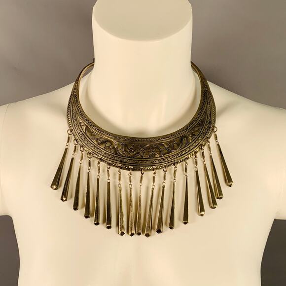 VINTAGE Silver Embossed Metal Floral Necklace - Picture 2 of 4